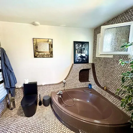 Atypique Avec Piscine 12x6 4 Pour 9 Personnes Proche Golf Dans Parc Arbore *